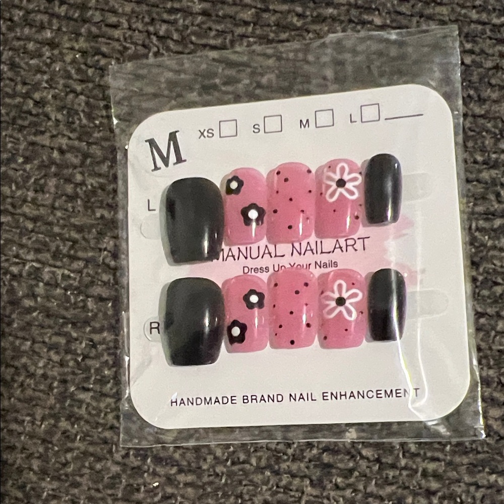 Manual Nailart Pink and Black Press-On Nails
